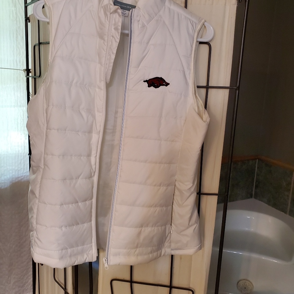 Razorback puffer vest